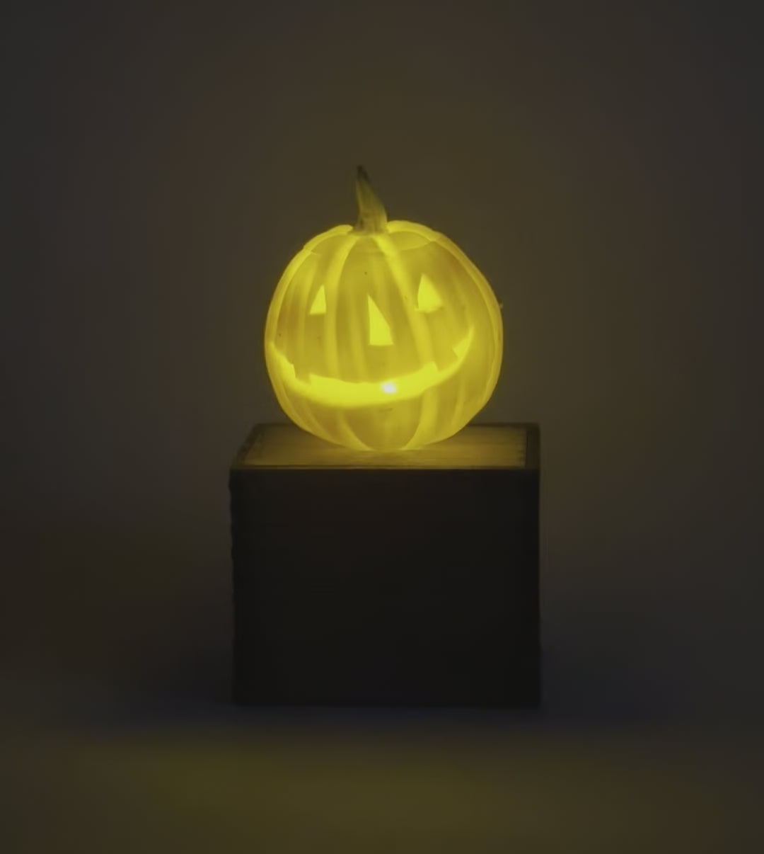 Jack-o-Lantern Pumpkin with and without Led Light and Wood Box