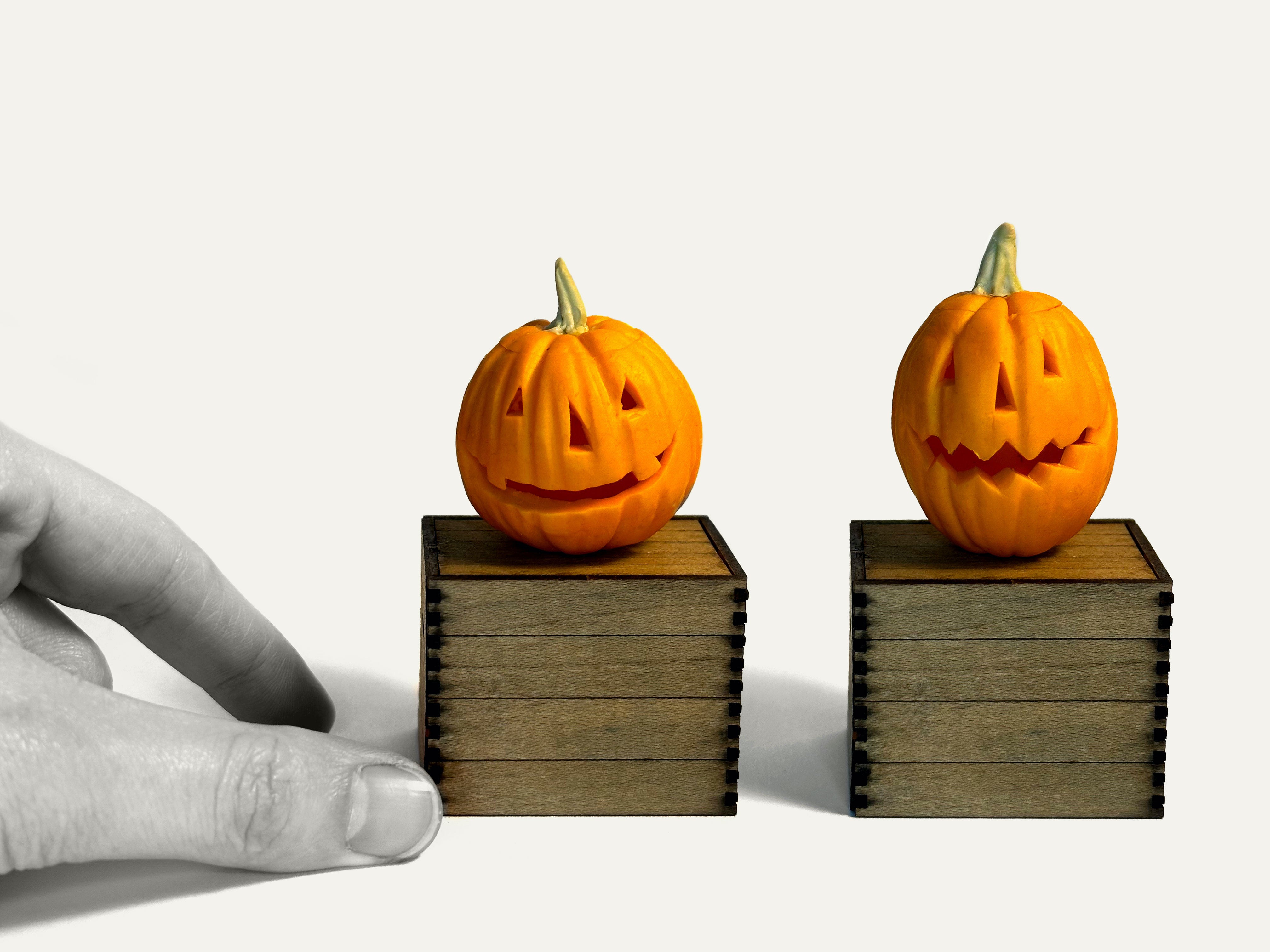 Jack-o-Lantern Pumpkin with and without Led Light and Wood Box